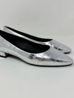 Aquatalia Penina Pointed Toe Silver leather size 7
